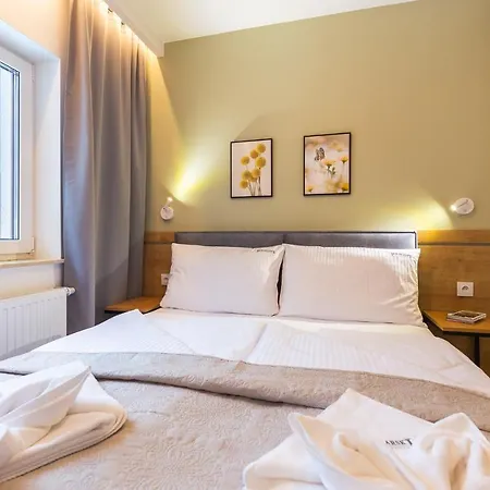 Apartament Słowackiego 5b, *